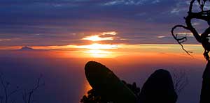 Das ist ein Sonnen a u f gang! Links am Horizont Teneriffa