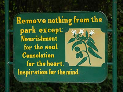 Hinweistafel am Parkeingang