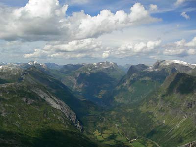 Blick von der Dalsnibba zum Geirangerfjord.